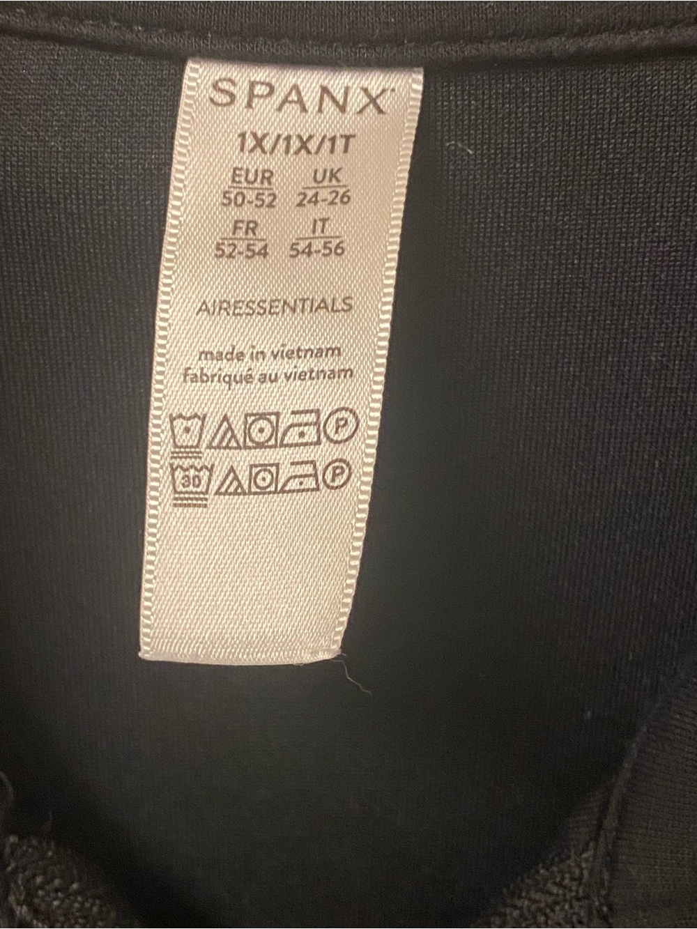 SPANX® AirEssentials® Half Zip
Top (Size 1X / 1T) super soft - Picture 7 of 12